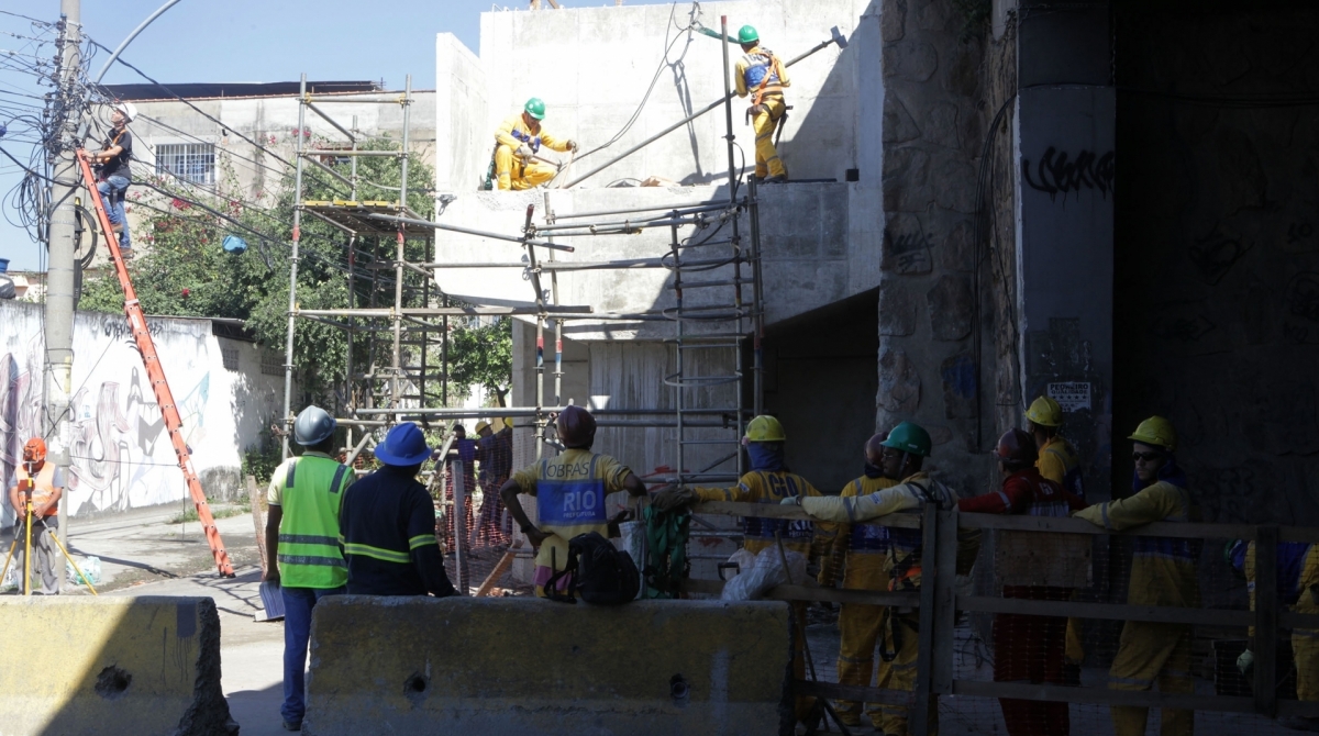 Parte da estrutura foi retirada apenas na manh&atilde; desta sexta-feira - Ricardo Cassiano/Ag&ecirc;ncia O Dia