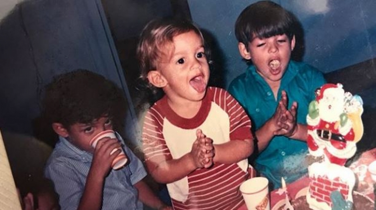 Túlio (no centro) em aniversário de dois anos - Reprodução/Instagram