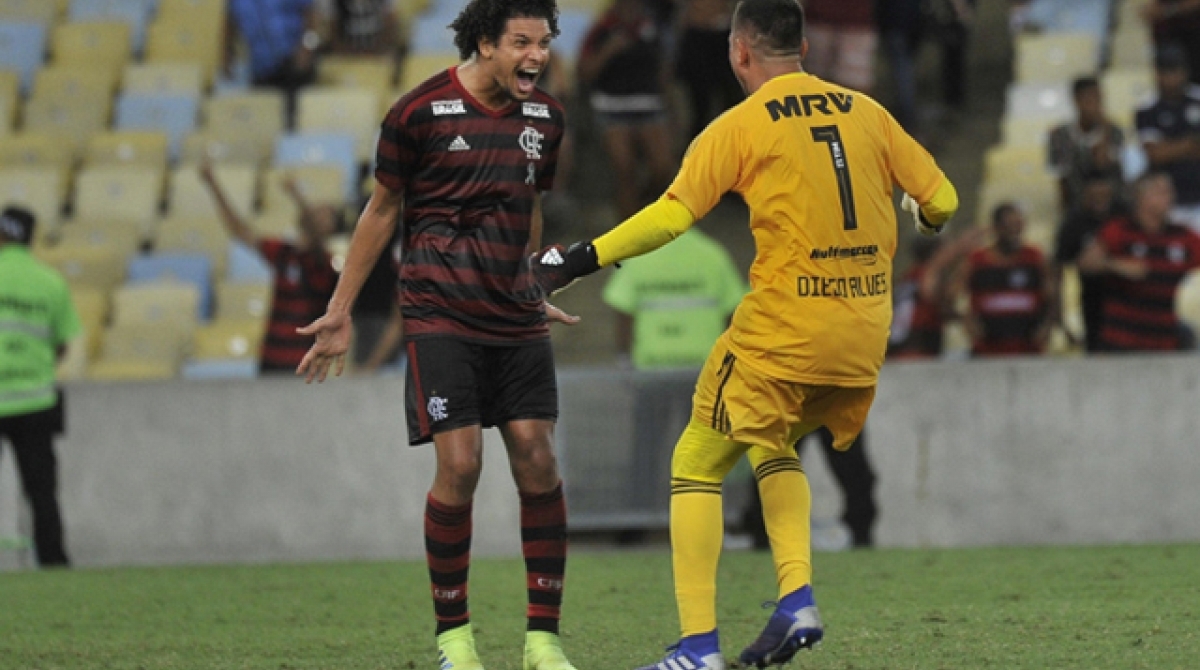 William ArÃÂ£o e Diego Alves atingiram marcas importantes pelo Flamengo - FOTO: ALEXANDRE VIDAL / FLAMENGO