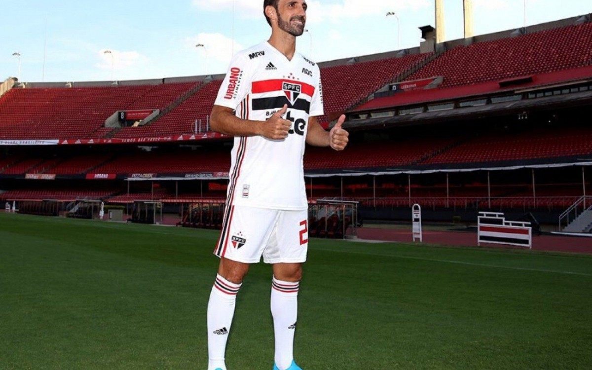 O lateral-direito Juanfran é o novo reforço do São Paulo - Reprodução/Twitter