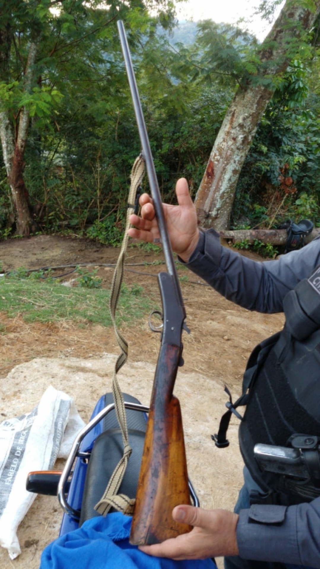 Material encontrado em resid&ecirc;ncia onde miliciano foi preso - Reprodução / Internet