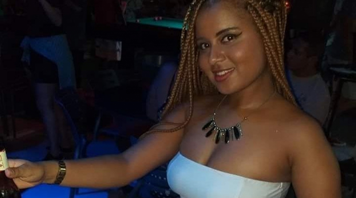 Raiane Silva Martins, de 21 anos, se preparava para levar o filho para a creche quando o imóvel desabou - Reprodução / Internet