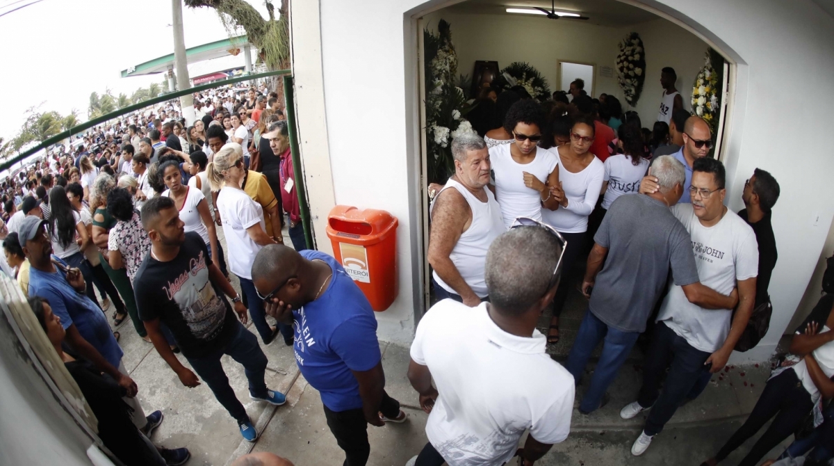 Niteroi, 13/08/2019, Enterro e protesto do menino Dyogo Costa Xavier de Brito que foi morto na comunidade da Grota durante operacao policial, Foto de Gilvan de Souza / Agencia O Dia