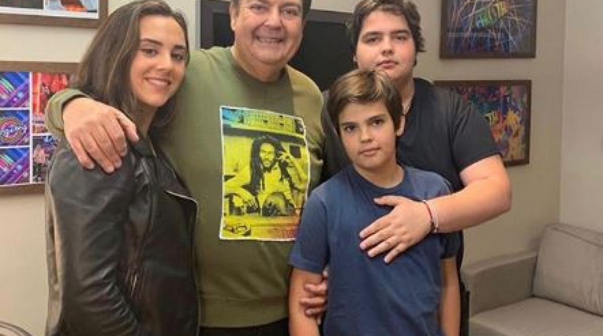 Faustão com os filhos: Lara, João Guilherme e o pequeno Rodrigo - Reprodução/Instagram