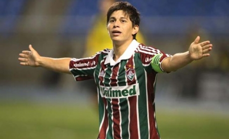 Ex-Fluminense revela que companheiro de time deu em cima da mulher de Conca