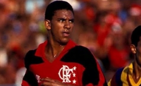 Ex-Flamengo revela que quase apanhou por cobrar pênaltis com 'cavadinha'