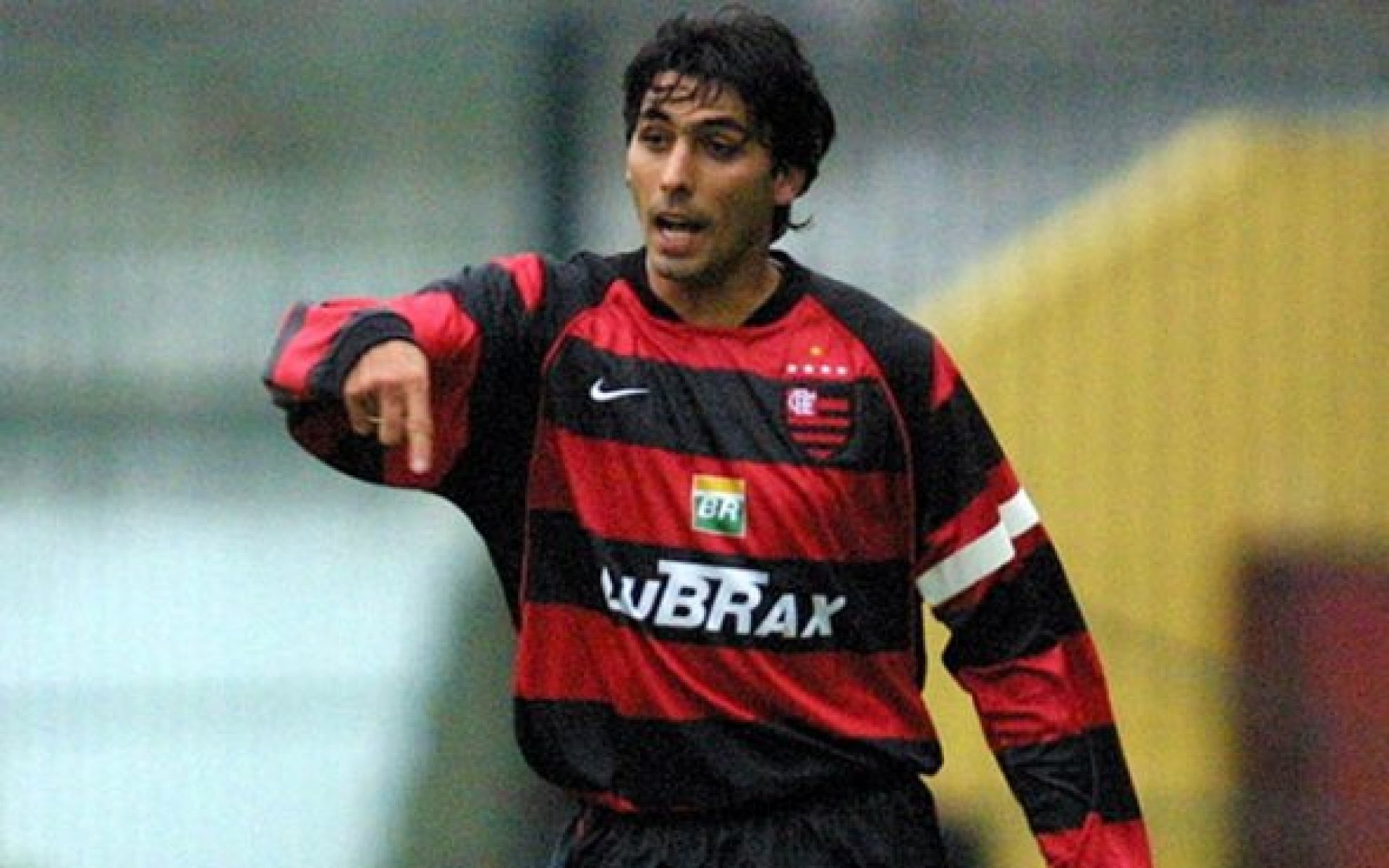 Revelado pelo Flamengo, Athirson é um dos grandes nomes recentes do clube atuando pelo lado esquerdo. Ele encerrou a carreira no ano de 2012. - Reprodução