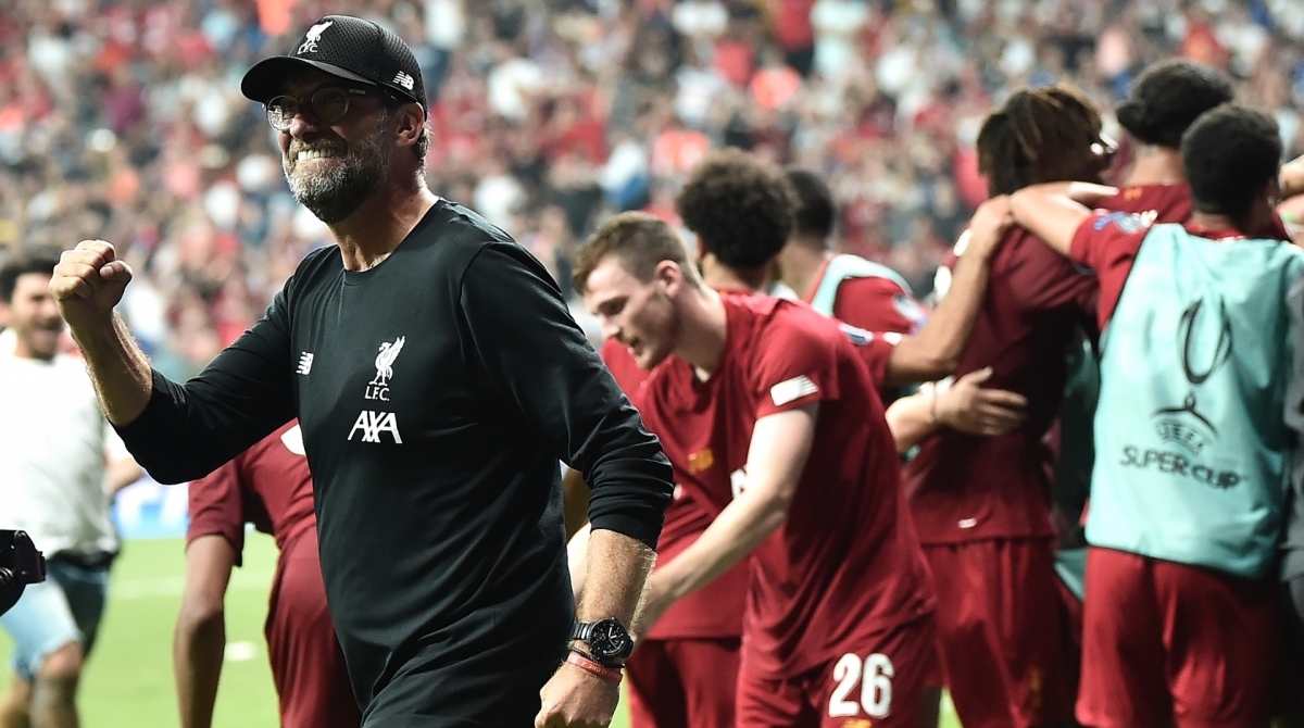 Liverpool's German manager Jurgen Klopp celebrates winning the UEFA Super Cup 2019 football match between FC Liverpool and FC Chelsea at Besiktas Park Stadium in Istanbul on August 14, 2019. (Photo by OZAN KOSE / AFP)