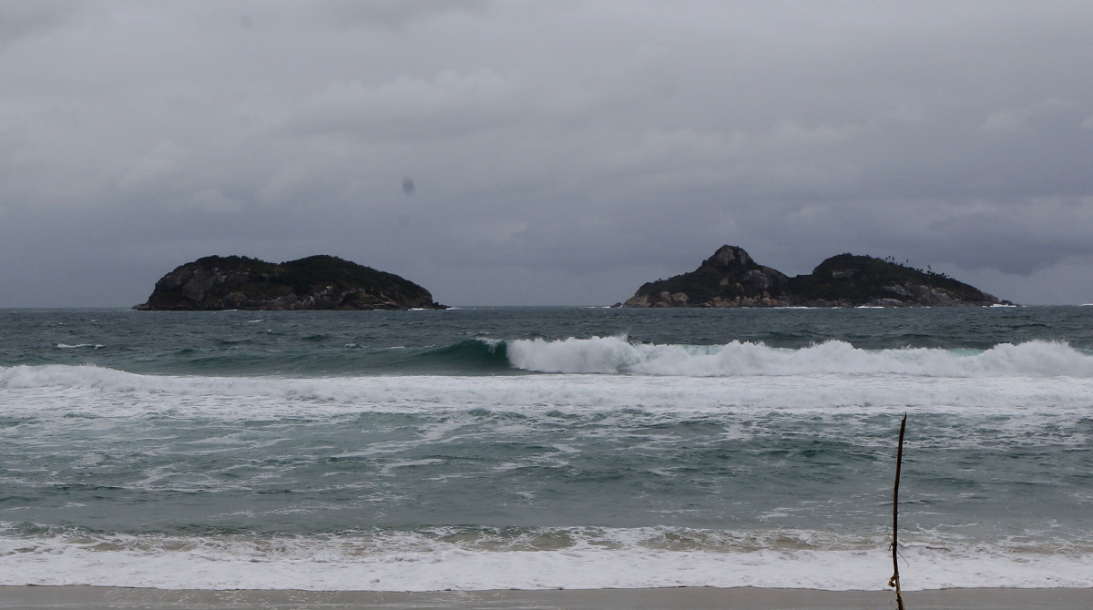 Rio de Janeiro - RJ  - 14/08/2019 - Clima/Tempo - Temperatura baixa no Rio de Janeiro - na foto, Avenida do Pepe, na Barra da Tijuca, zona oeste do Rio -  Foto Reginaldo Pimenta / Agencia O Dia