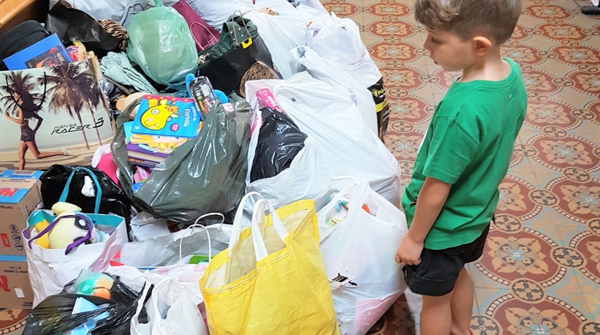 Doação: pais devem estimular os filhos a praticar a generosidade - Divulgação