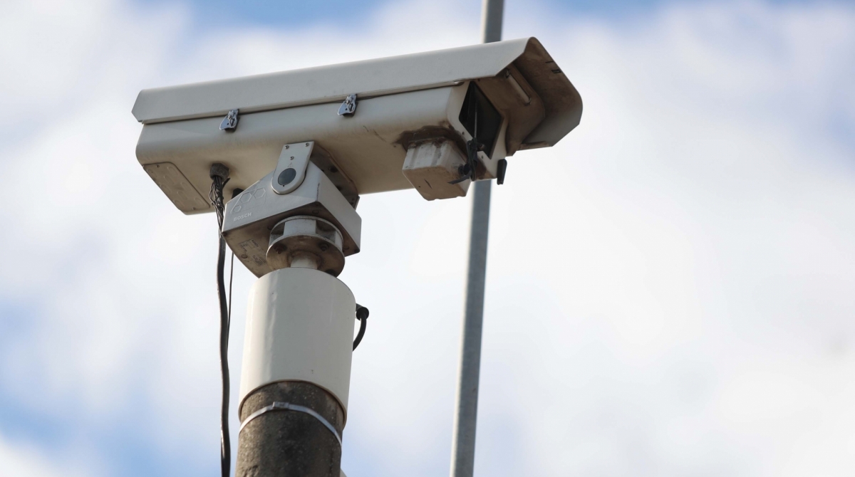 Radar foi encontrado com liga&ccedil;&atilde;o direta na rede el&eacute;trica, sem equipamento de medi&ccedil;&atilde;o - Gilvan de Souza / Ag&ecirc;ncia O Dia