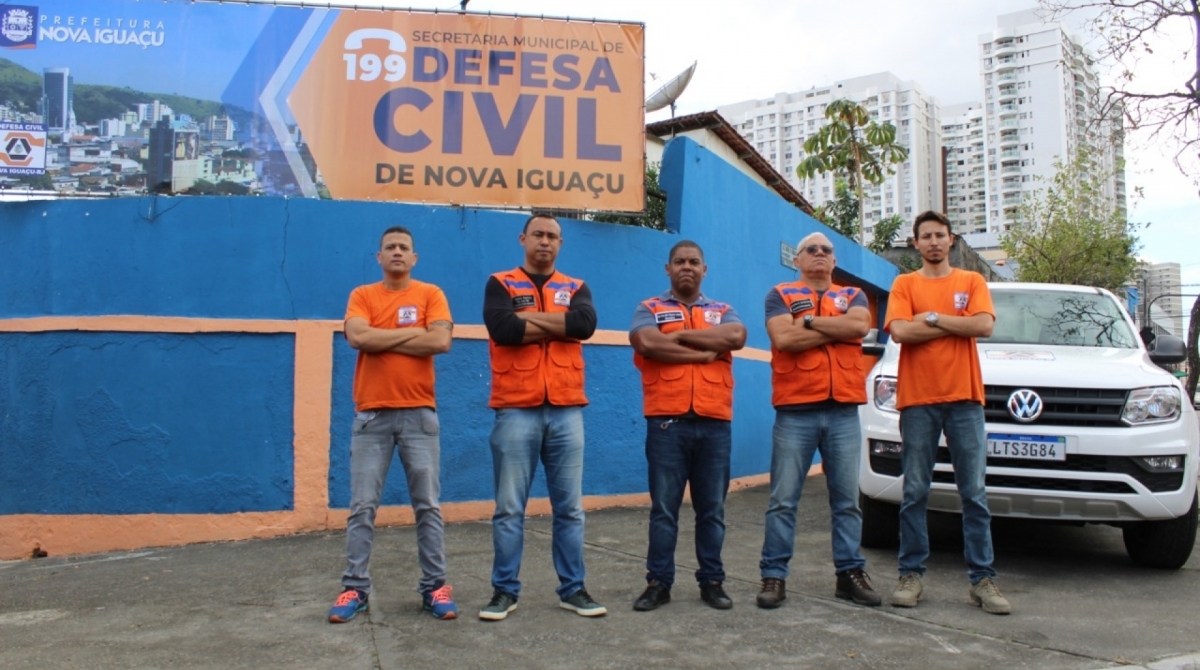 Funcionários posam na frente da nova sede da Defesa Civil, na Avenida Abílio Augusto Távora, no bairro da Luz - Diego Valdevino/Divulgação PMNI