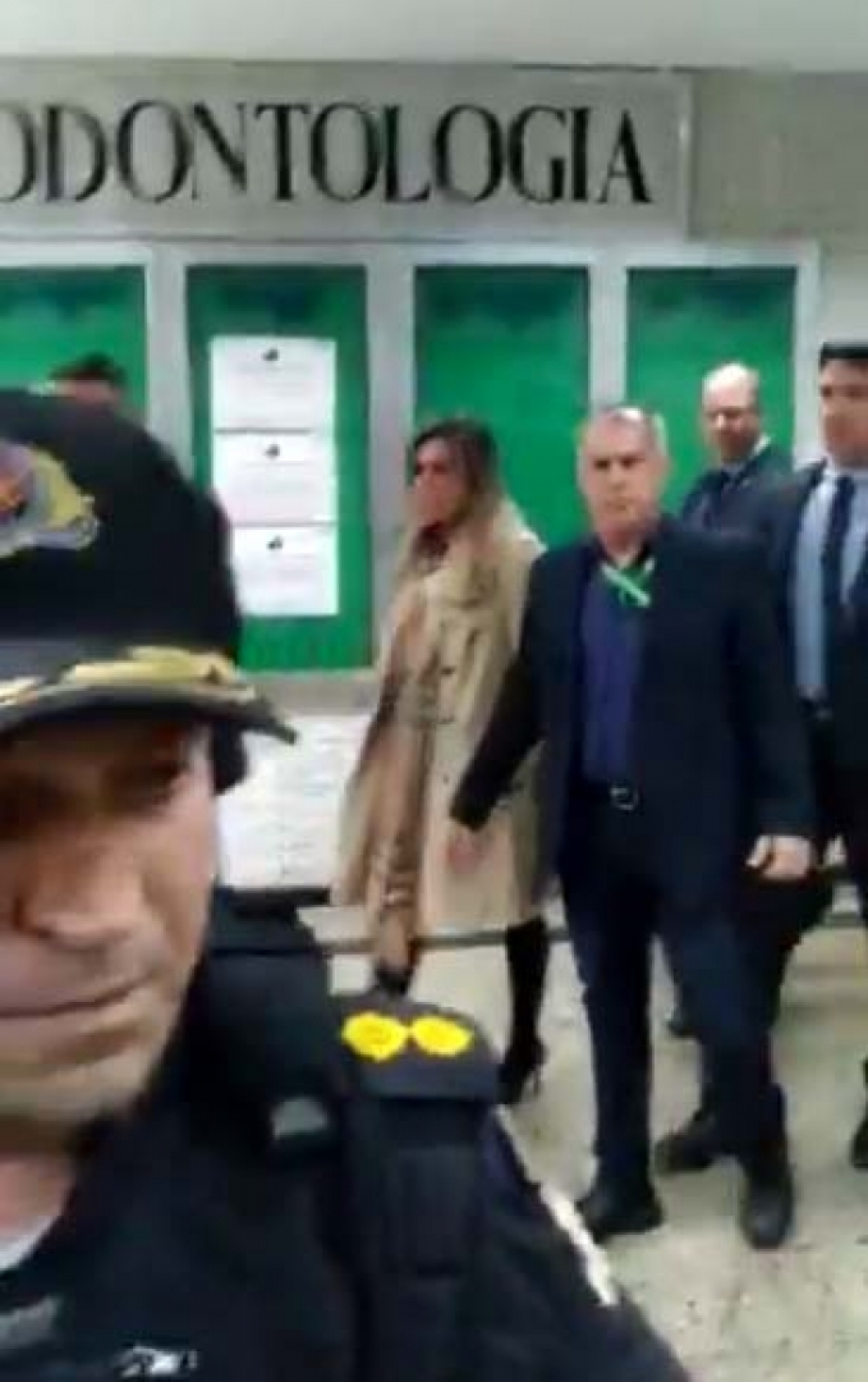 Governador deixou a universidade sob protesto de estudantes - Reprodução / Internet