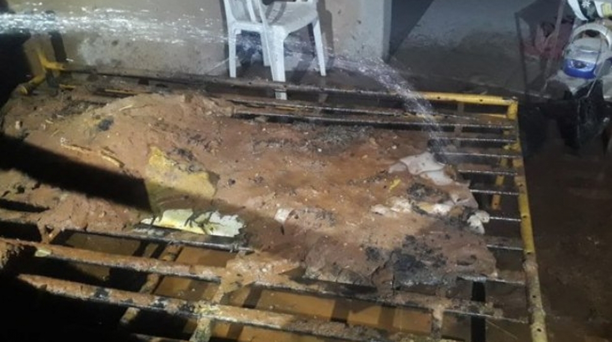 Mulher simulou que dormia ao colocar lençóis enrolados na cama - Divulgação / Polícia Militar do Mato Grosso