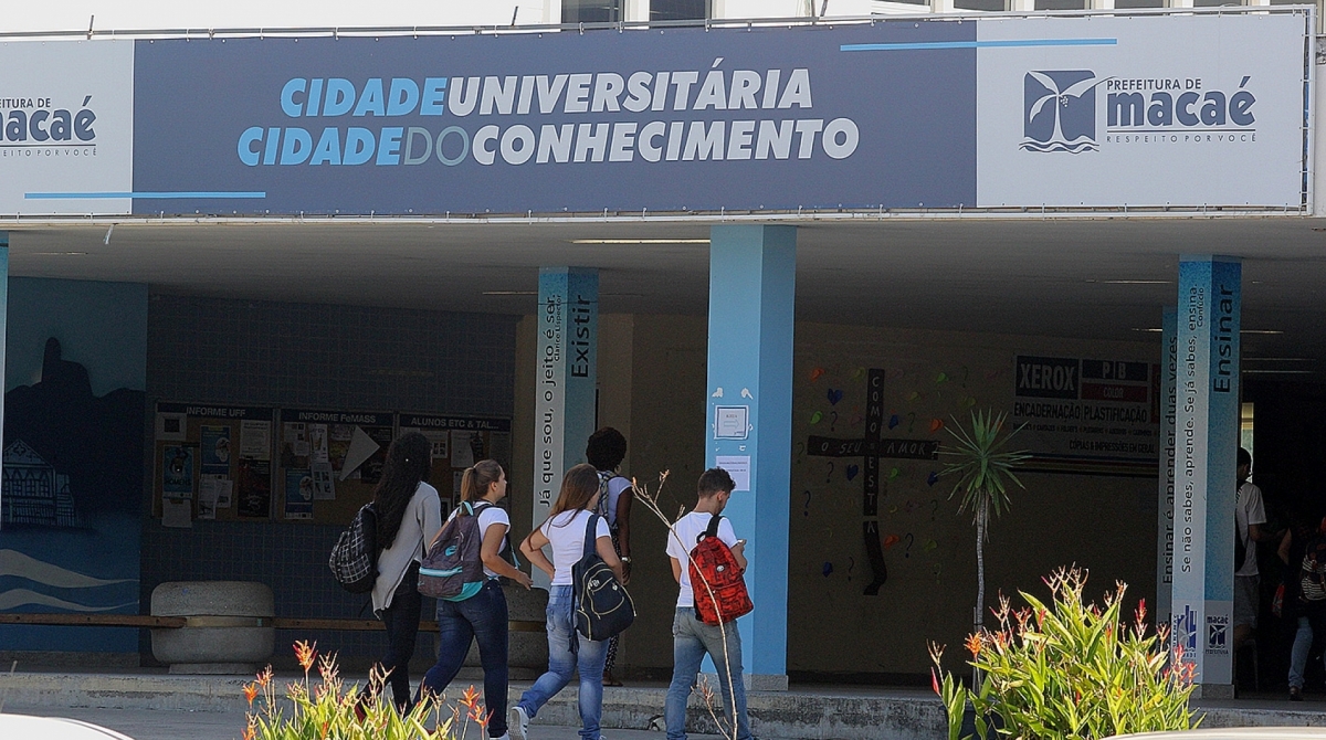 Cinco mil estudantes frequentam a Cidade UniversitÃÂ¡ria, que concentra os campi da UFF, UFRJ, UERJ e da Faculdade Municipal Miguel ÃÂngelo da Silva Santos - JoÃÂ£o Barreto/DivulgaÃÂ§ÃÂ£o prefeitura de MacaÃÂ©
