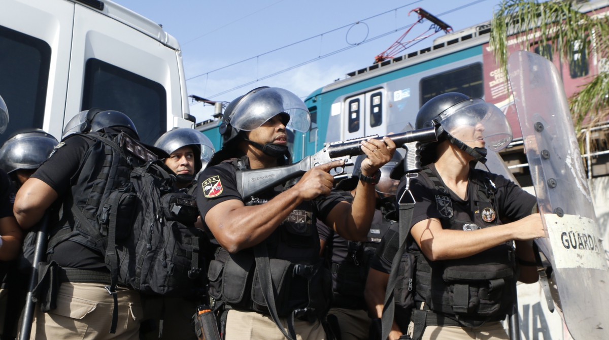 Por enquanto, servidores só podem atuar com armas e equipamentos não-letais - Reginaldo Pimenta
