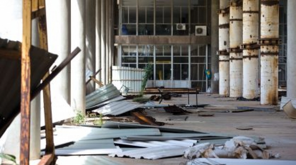 Abandono e destruição das instalações da UFRJ: falta dinheiro para realizar serviços de manutenção e pagar luz e água