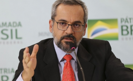 Weintraub diz que prisão de sucessor no MEC é resumo de 'infeliz pacto' de Bolsonaro