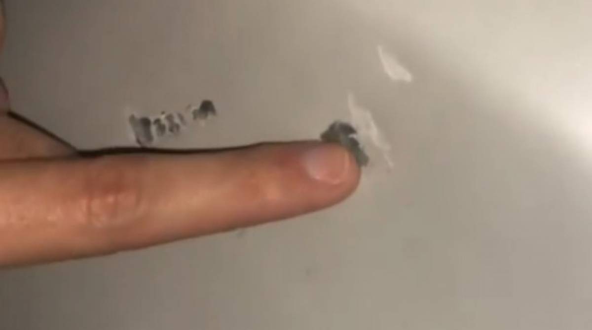 Whindersson Nunes mostra pedradas no seu carro
