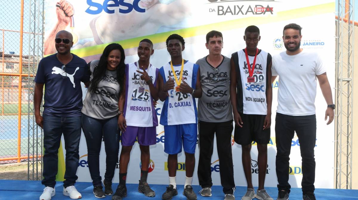 Rio,18/08/2019-NOVA IGUAÇU-BAIXADA-Comercial; XXII Jogos da Baixada, 150 metros rasos masculino sub 14. Na foto, premiaçao dos 150 metros rasos .Foto: Cléber Mendes/Agência O Dia