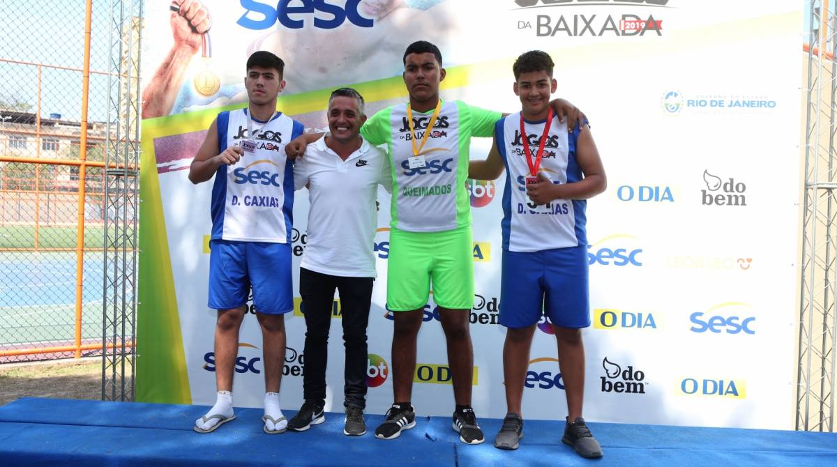 Rio,18/08/2019-NOVA IGUA&Ccedil;U-BAIXADA-Comercial; XXII Jogos da Baixada,arremesso de peso no masculino  sub 14. Na foto, premia&ccedil;ao arremesso de peso .Foto: Cl&eacute;ber Mendes/Ag&ecirc;ncia O Dia