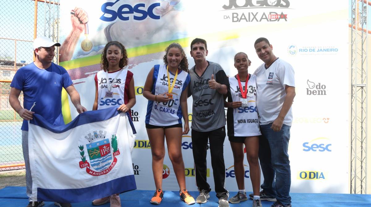 Rio,18/08/2019-NOVA IGUA&Ccedil;U-BAIXADA-Comercial; XXII Jogos da Baixada,  arremesso feminino sub 14. Na foto, premia&ccedil;ao .Foto: Cl&eacute;ber Mendes/Ag&ecirc;ncia O Dia