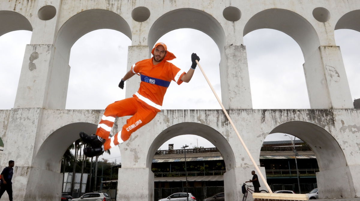 Rio de Janeiro - RJ - 19/08/2019 - Geral - Funcionario da Comlurb - Jose Mauricio, funcionario da Comlurb e dançarino - Foto Reginaldo Pimenta / Agencia O Dia