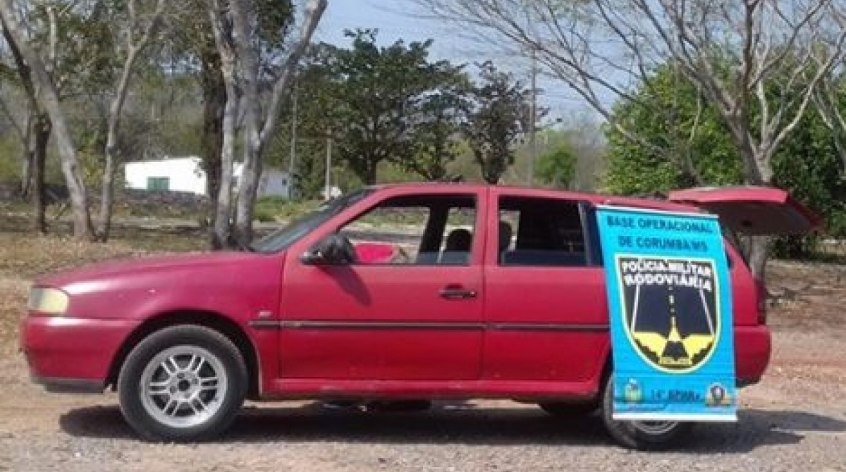 No momento da abordagem, veículo era guiado por casal de bolivianos - Reprodução da Internet