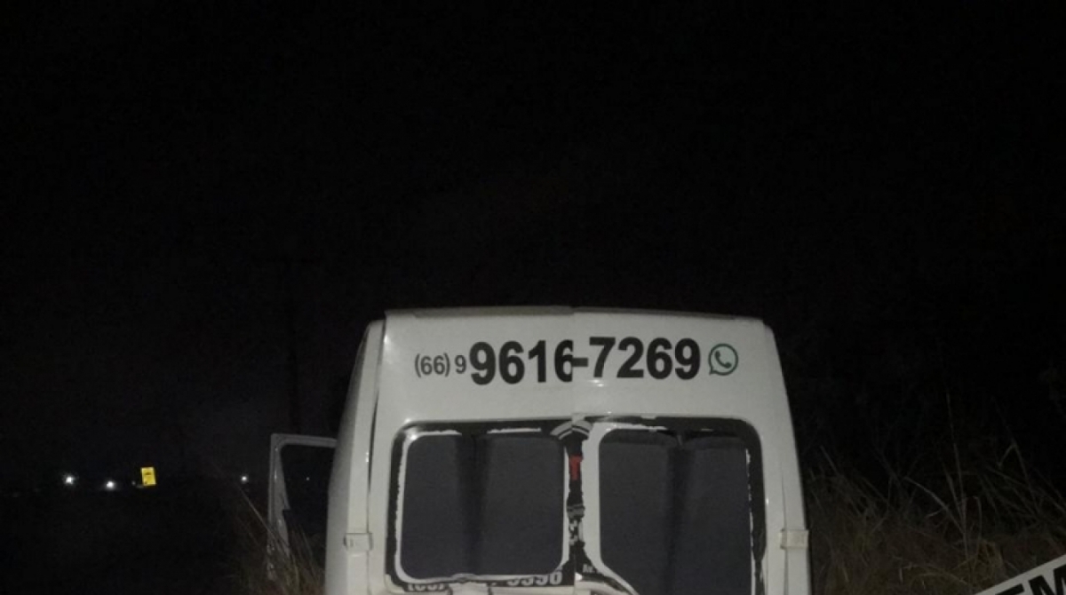 Acidente com a equipe do cantor Luan Santana. O veículo Amarok bateu na traseira da van em que o cantor estava 