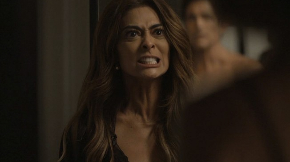 Maria da Paz (Juliana Paes) extrapolou o limite dos barracos e resolveu sua briga na base do tiro em 'A Dona do Pedaço' - Reprodução TV