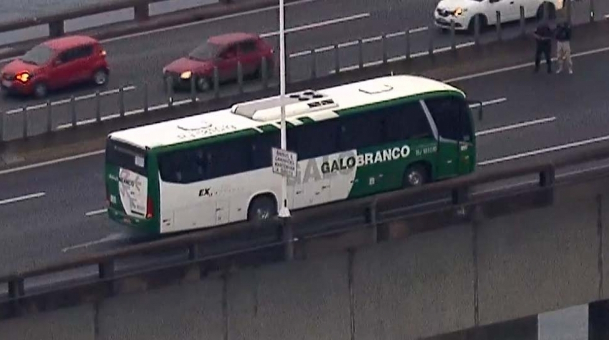 Veículo está no Vão Central da Ponte