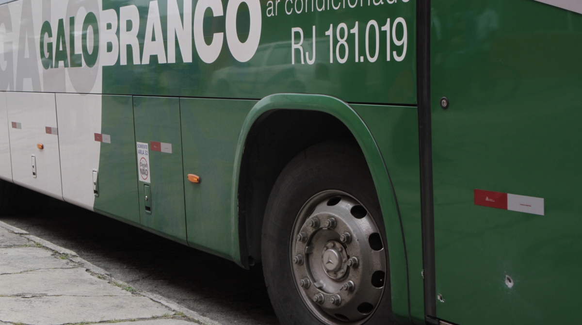 Rio,20/08/2019 -NITEROI;DH.Onibus sequestrado na ponte Rio-Niteroi. Na foto, tiros no onibus . Foto: Cl&eacute;ber Mendes/Ag&ecirc;ncia O Dia
