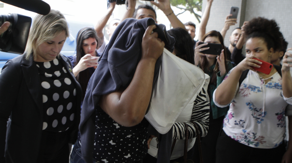 Rio,20/08/2019 -NITEROI;DH.Onibus sequestrado na ponte Rio-Niteroi. Na foto, familiares do sequestrador . Foto: Cl&eacute;ber Mendes/Ag&ecirc;ncia O Dia