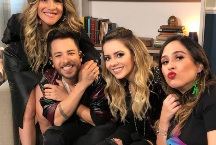 Tatá Werneck e Ingrid Guimarães tietaram Sandy e Júnior nos bastidores do 'Criança Esperança' - Reprodução