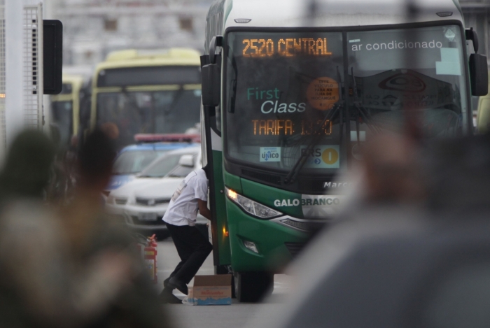 Sequestrador foi atingido quando retornava ao Ã´nibus