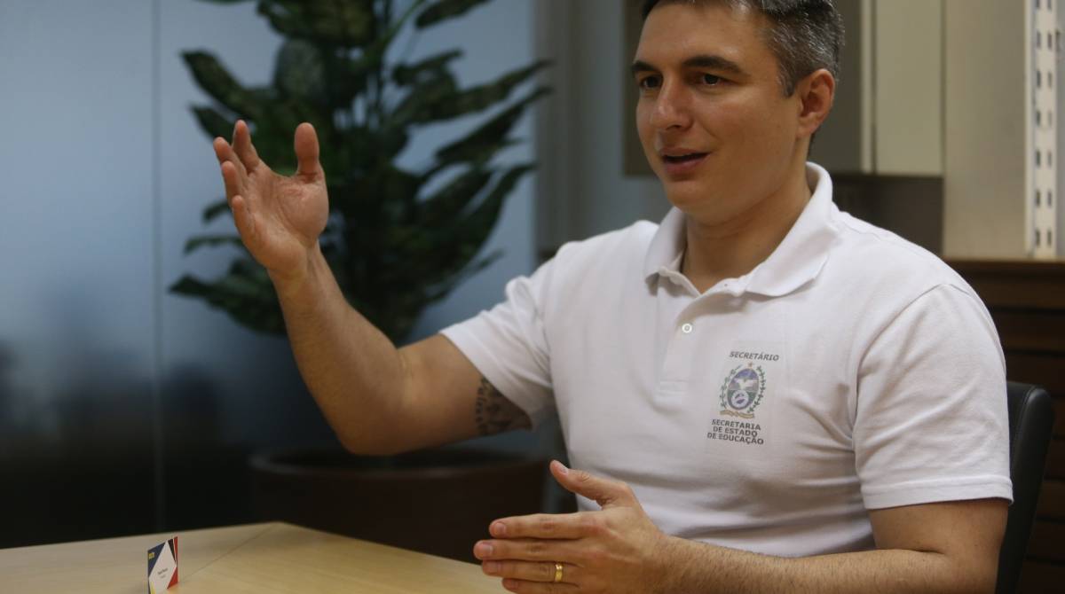 Ex-secret&aacute;rio de Educa&ccedil;&atilde;o do Rio est&aacute; trabalhando como vendedor de im&oacute;veis - Daniel Castelo Branco