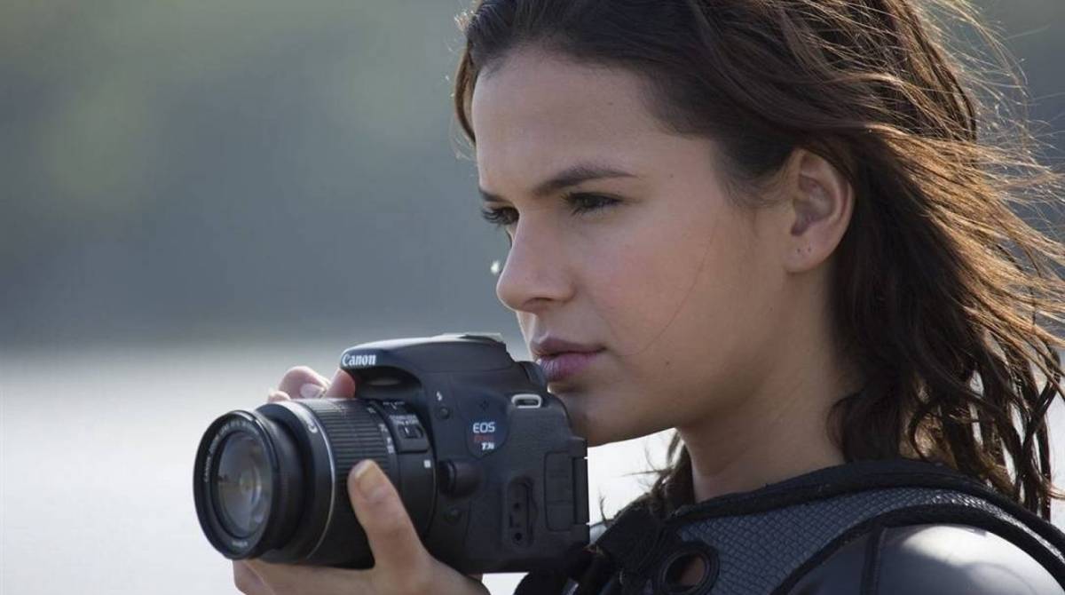 Ophelia é uma fotógrafa de 20 anos que vai em busca do pai que a abandonou