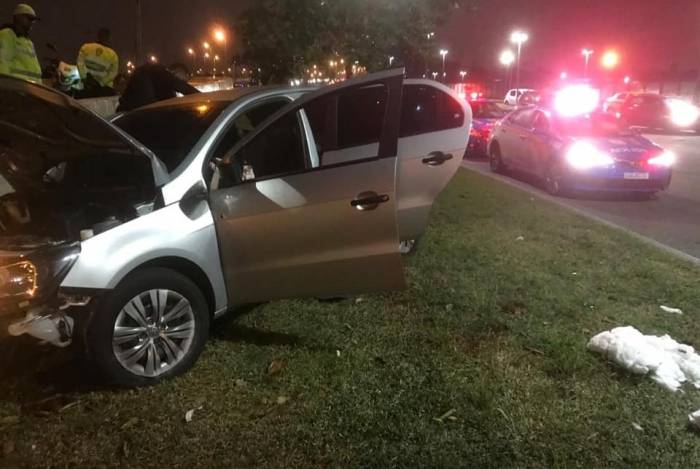 Um dos suspeitos foi baleado e encaminhado ao Hospital Municipal Evandro Freire