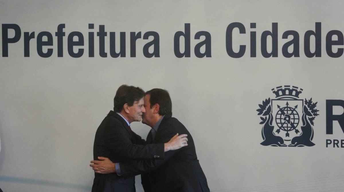 Paes e Crivella na transmiss&atilde;o de posse, em 2017 - Arquivo O Dia