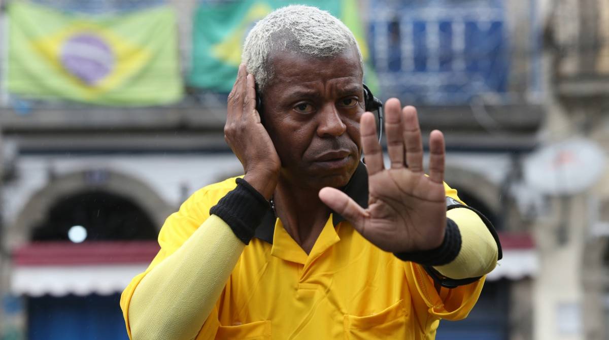 22 08 2019  - Especial com o Robson Joinha, torcedor do Flamengo que vai fantasiado de juiz. Foto: Daniel Castelo Branco / Agencia O Dia