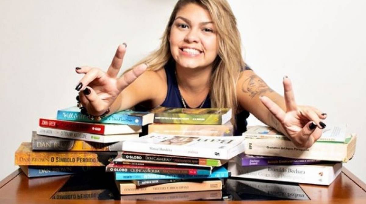 Carol Mendonça faz sucesso na internet