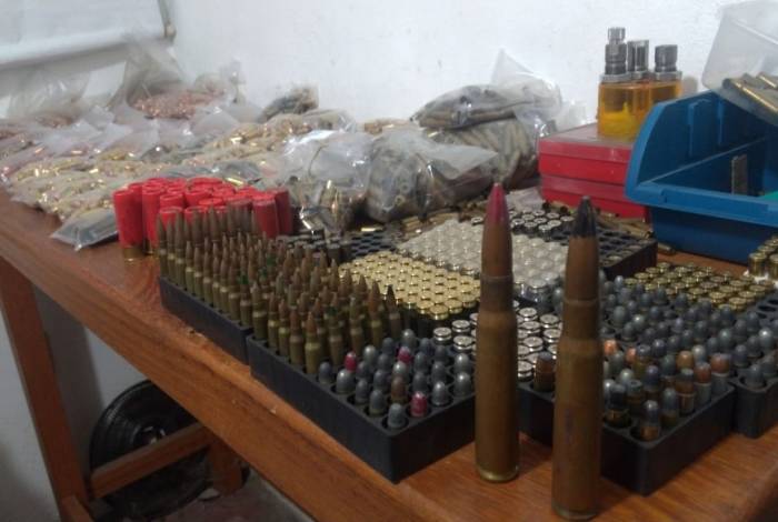 Polícia estourou fábrica clandestina de armas, munições e explosivos