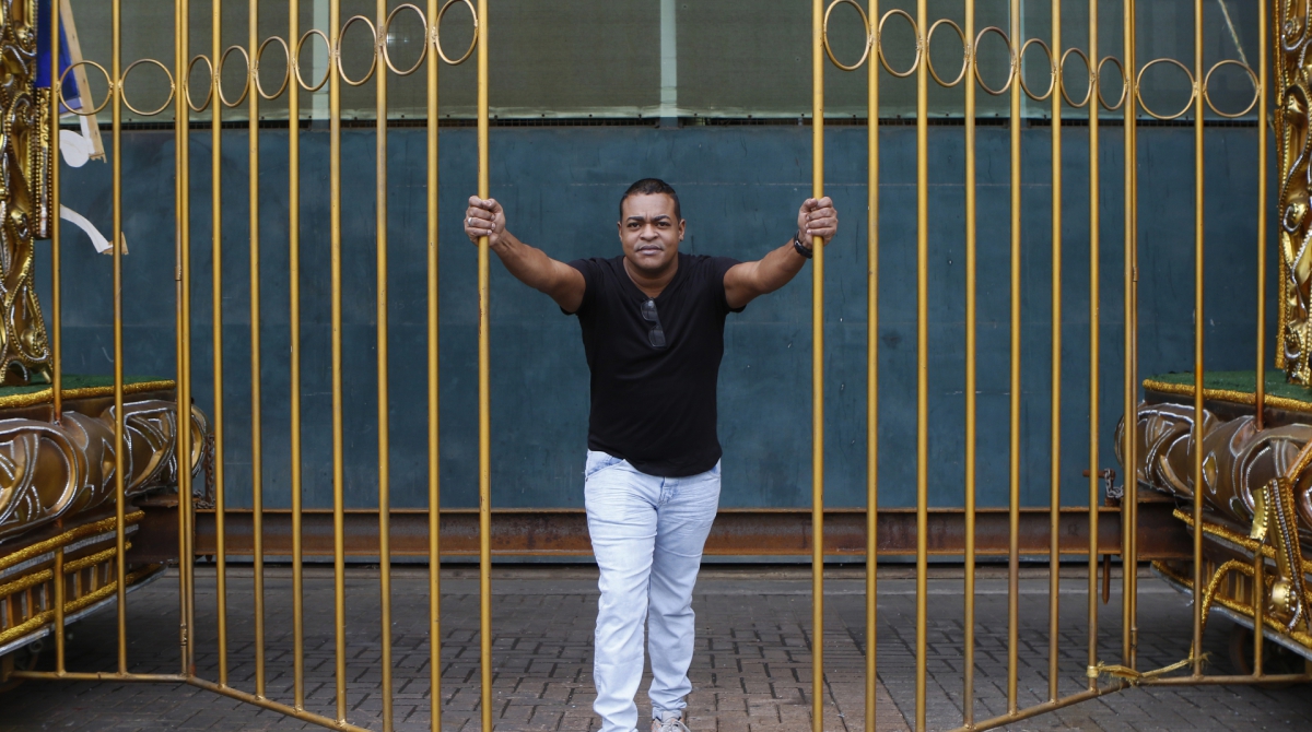 Leandro dos Santos Oliveira, funcion&aacute;rio da Vila Isabel, foi preso por engano