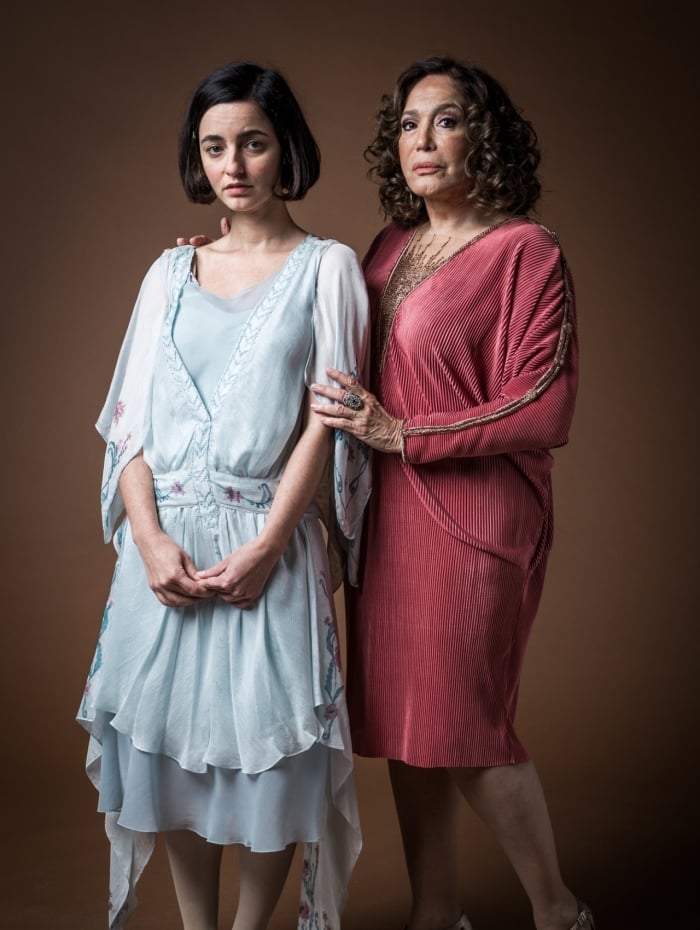 Emilia (Susana Vieira ) Justina (Julia Stockler)   