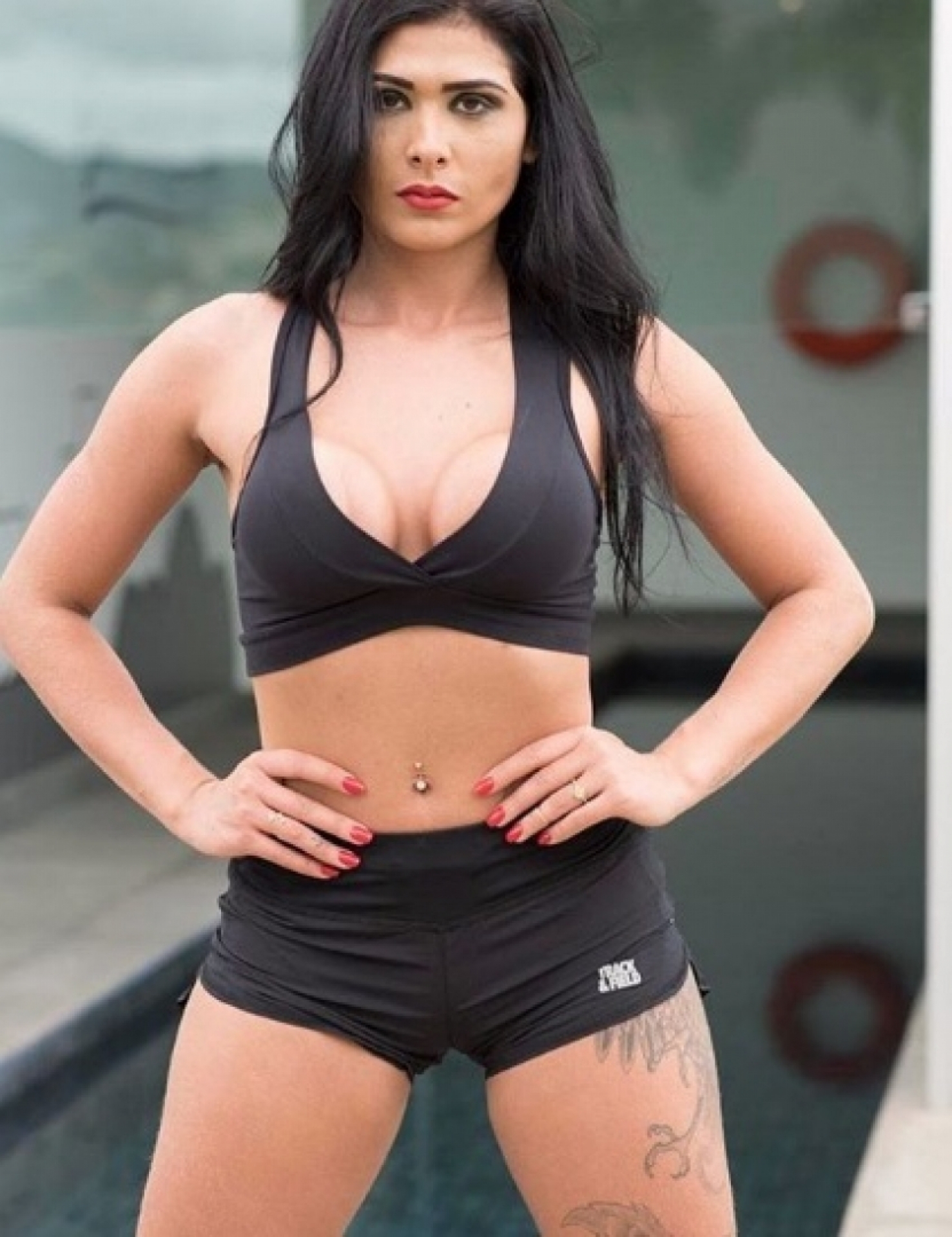 Gabriela Valadares tem 25 anos