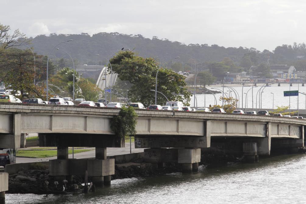 Rio,26/08/2019-GALEÃÂÃÂÃÂÃÂO-ILHA DO GOVERNADOR, Primeiro dia ÃÂÃÂÃÂÃÂºtil apÃÂÃÂÃÂÃÂ³s inÃÂÃÂÃÂÃÂ­cio das obras no Santos Dumont tem trÃÂÃÂÃÂÃÂ¢nsito complicado no acesso ao GaleÃÂÃÂÃÂÃÂ£o. Na foto, reta de acesso ao aeroporto do GaleÃÂÃÂÃÂÃÂ£o tomada de veIculos .Foto: ClÃÂÃÂÃÂÃÂ©ber Mendes/AgÃÂÃÂÃÂÃÂªncia O Dia - ClÃÂÃÂÃÂÃÂ©ber Mendes