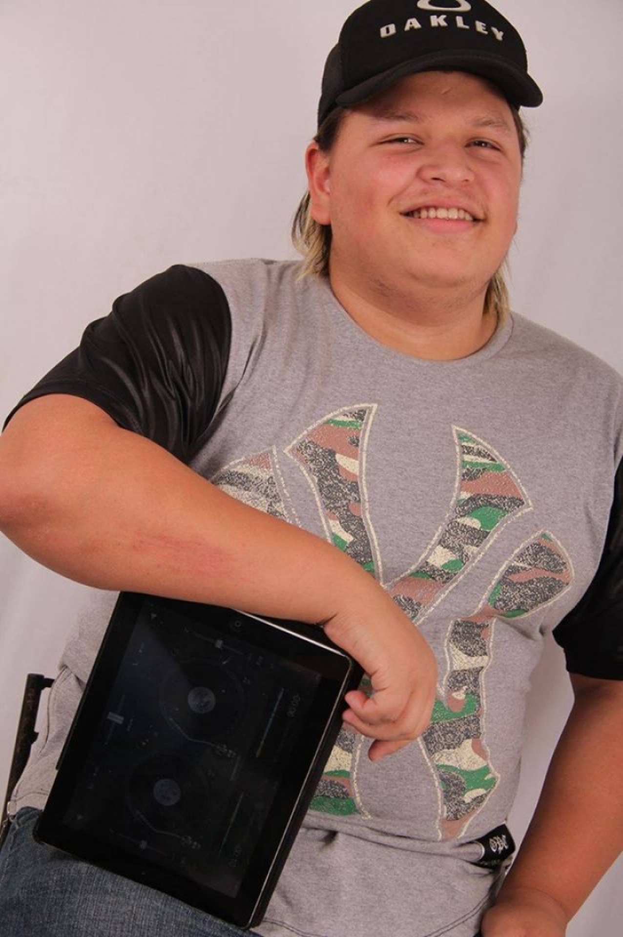 DJ Mazoi da Penha tinha um mandado em prisão em aberto por tráfico de drogas e associação para o tráfico   - Reprodução