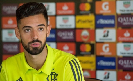 Ex-zagueiro do Flamengo rasga elogios ao Rubro-Negro em entrevista após estreia na Udinese