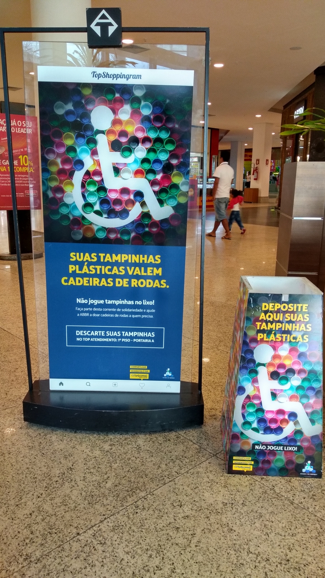 O descarte de pilhas, baterias e tampinhas plásticas é realizado no coletor, localizado no Top Atendimento, no 1º piso, Portaria A.  - Divulgação/TopShopping