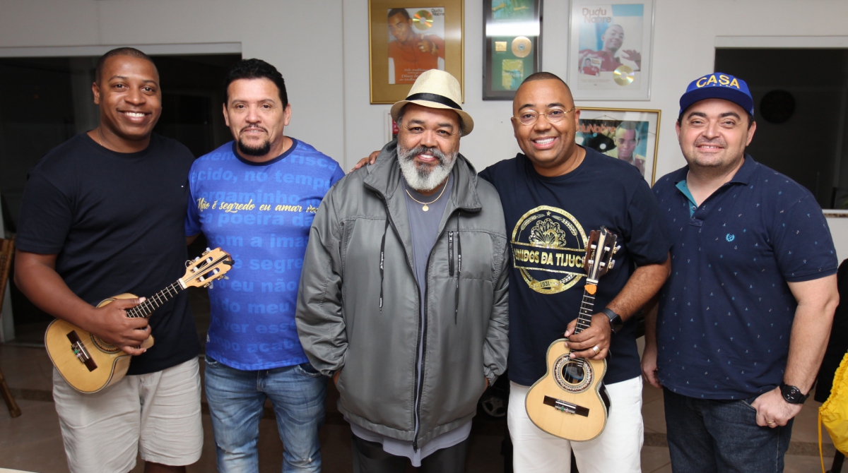Jorge Arag&atilde;o e Dudu Nobre, entre Fadico, Totonho e Andr&eacute; Diniz, assinam samba da Unidos da Tijuca - Luciano Belford